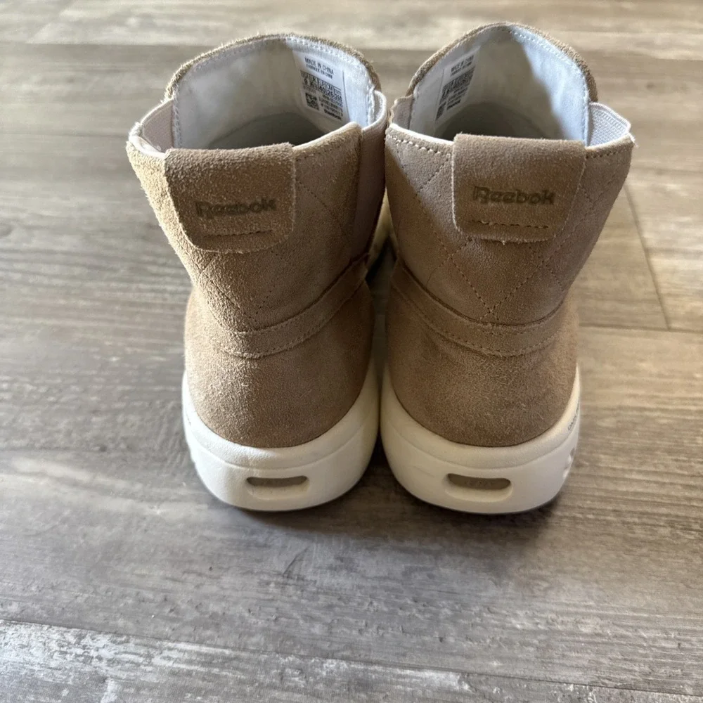 Reebok Women's Tan/Beige Ers Deluxe Chelsea Shoes SLIP ON BOOTS BOOTIES Size 9